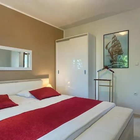 Apartment Stinjan *